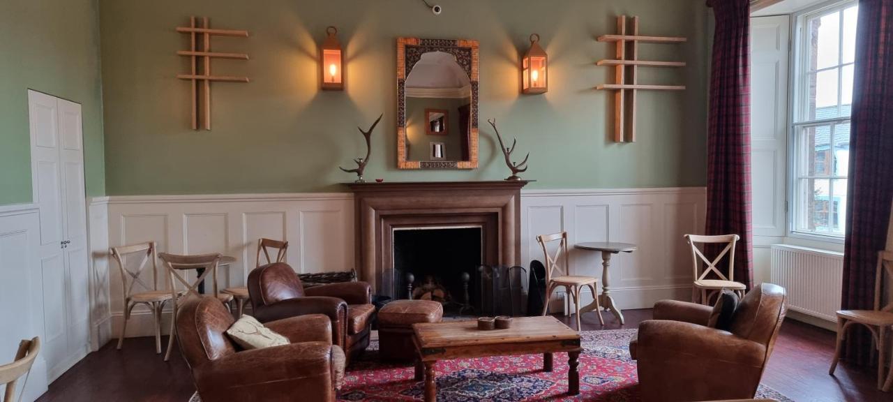 Buccleuch And Queensberry Arms Hotel Торнхилл Экстерьер фото