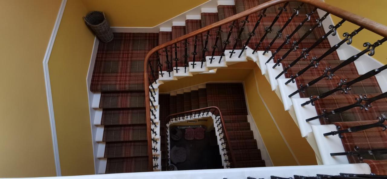 Buccleuch And Queensberry Arms Hotel Торнхилл Экстерьер фото