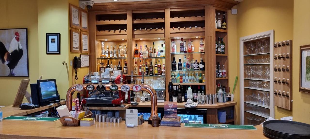 Buccleuch And Queensberry Arms Hotel Торнхилл Экстерьер фото