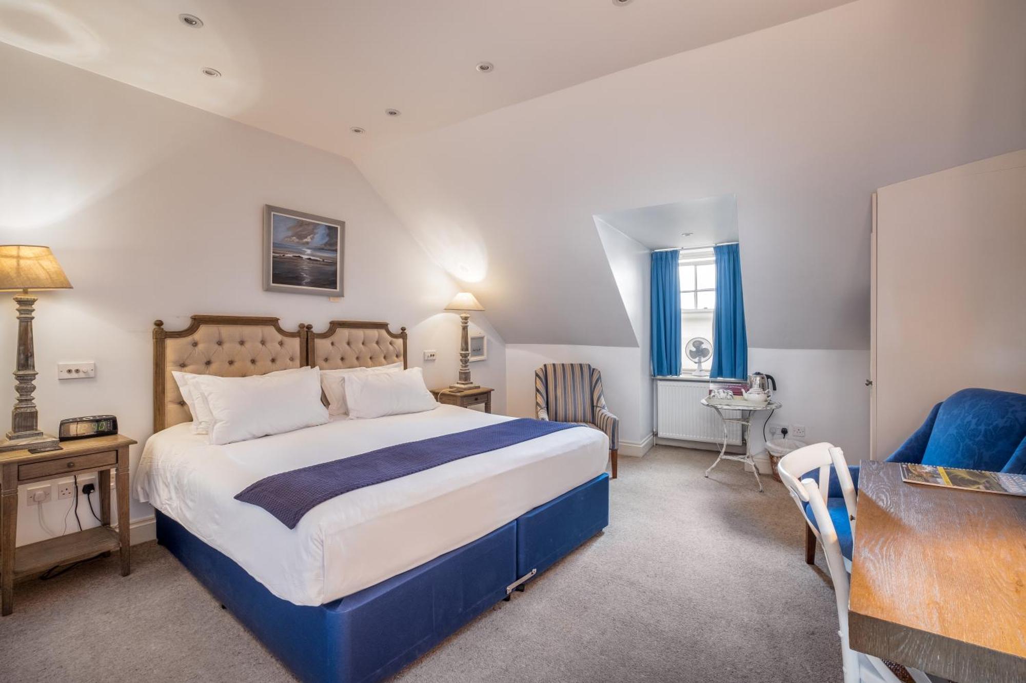 Buccleuch And Queensberry Arms Hotel Торнхилл Экстерьер фото