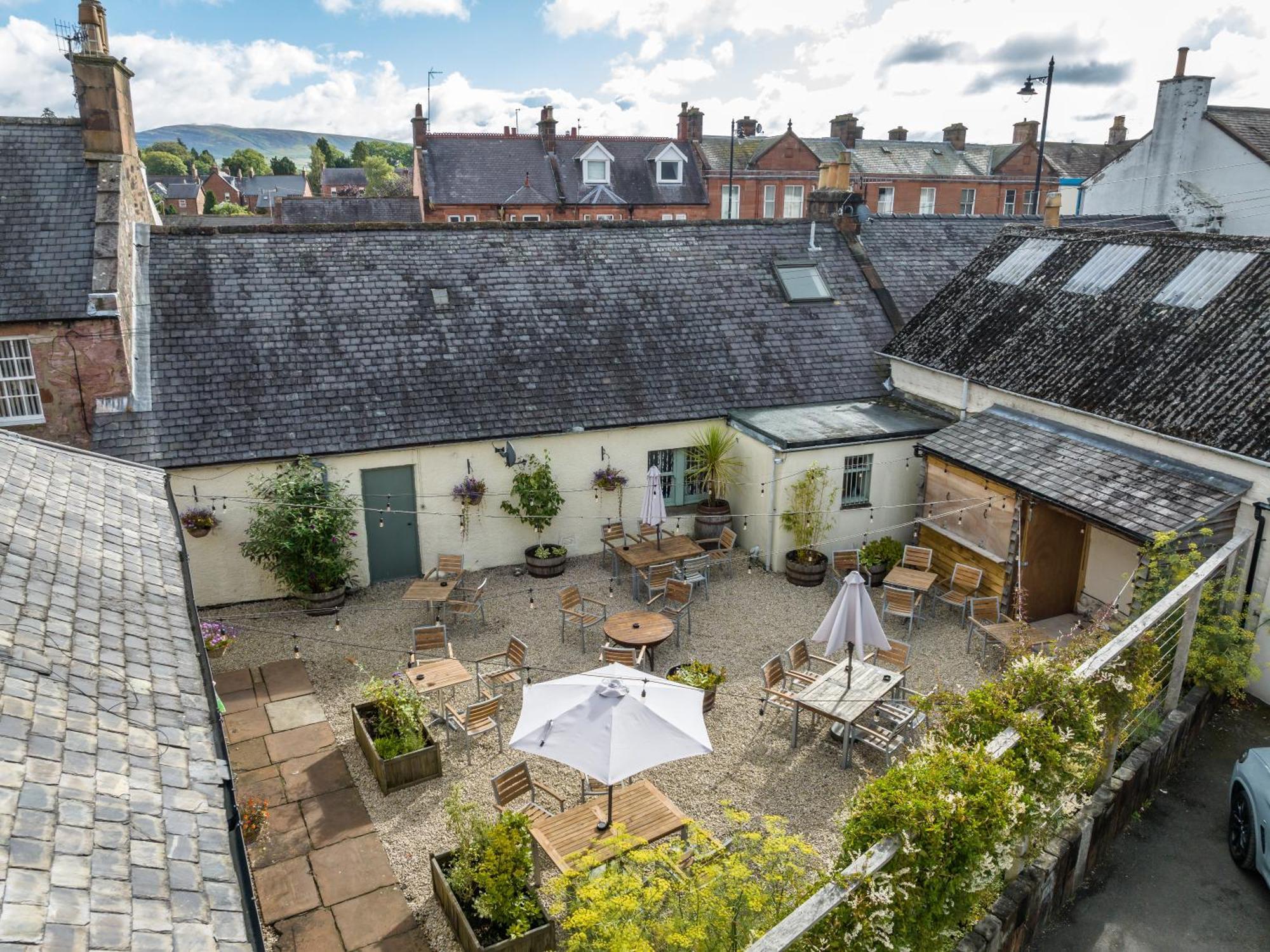 Buccleuch And Queensberry Arms Hotel Торнхилл Экстерьер фото